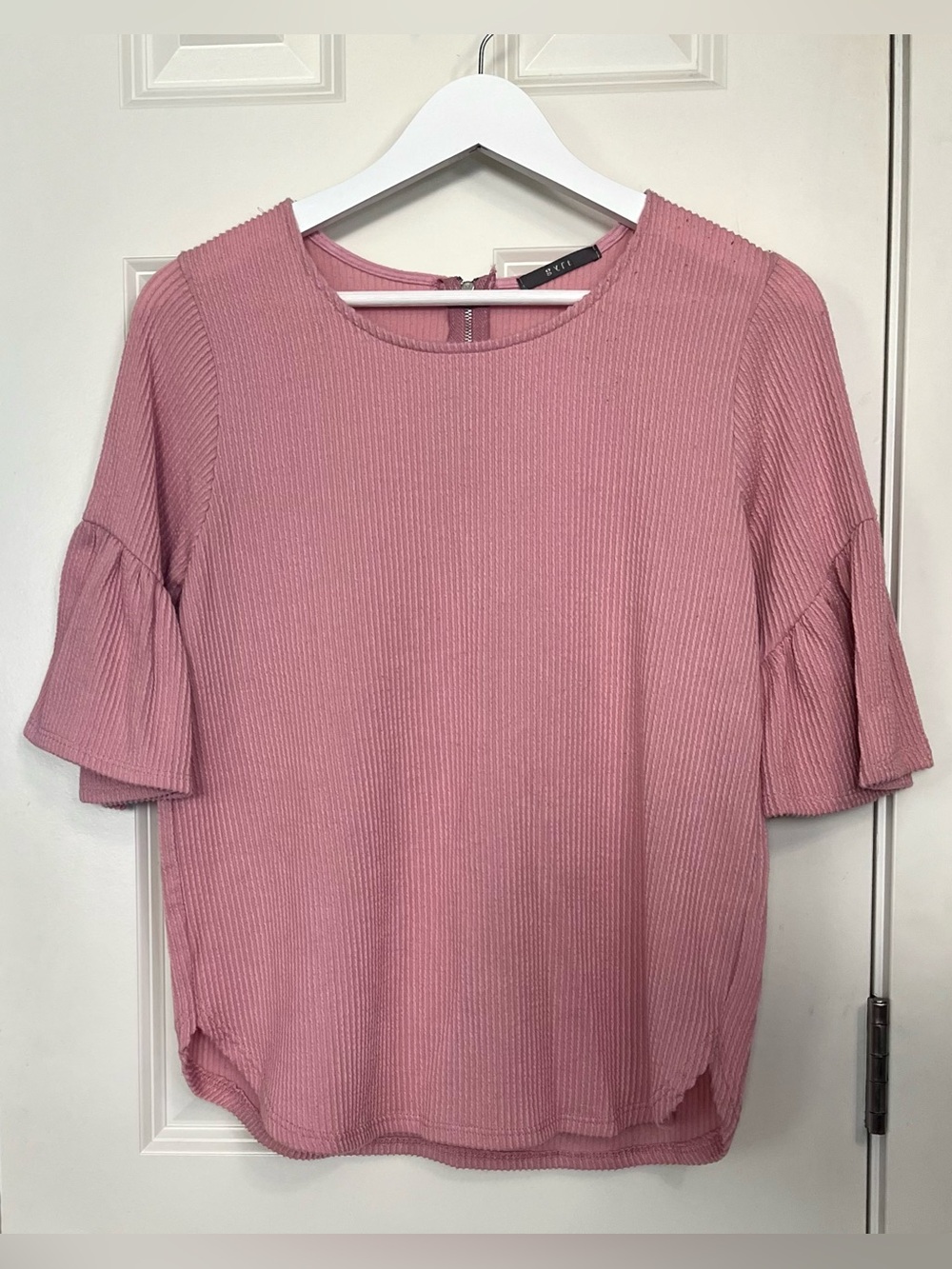 Gyft Ribbed Ruffle-Sleeve Blouse